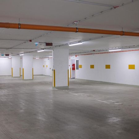 Cityscape Apartment ~ Ac/Indoor Parking/Balcony ブダペスト エクステリア 写真