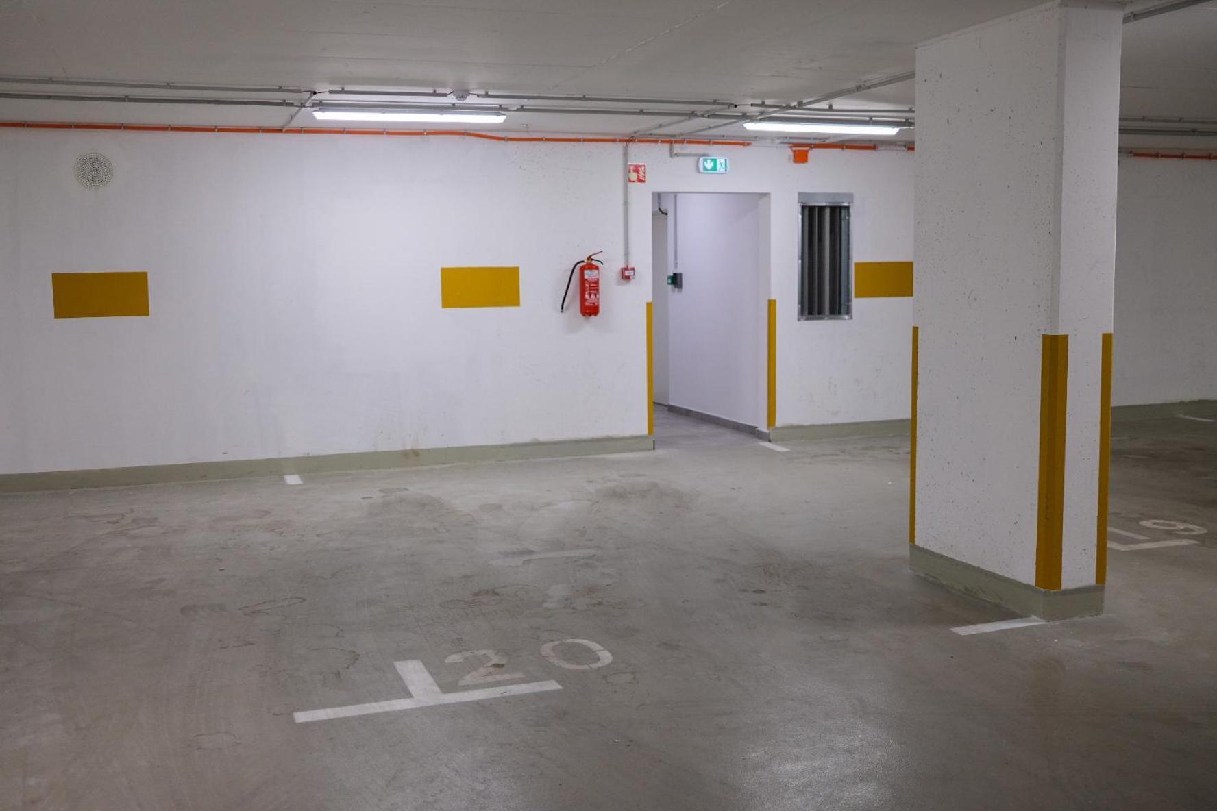 Cityscape Apartment ~ Ac/Indoor Parking/Balcony ブダペスト エクステリア 写真